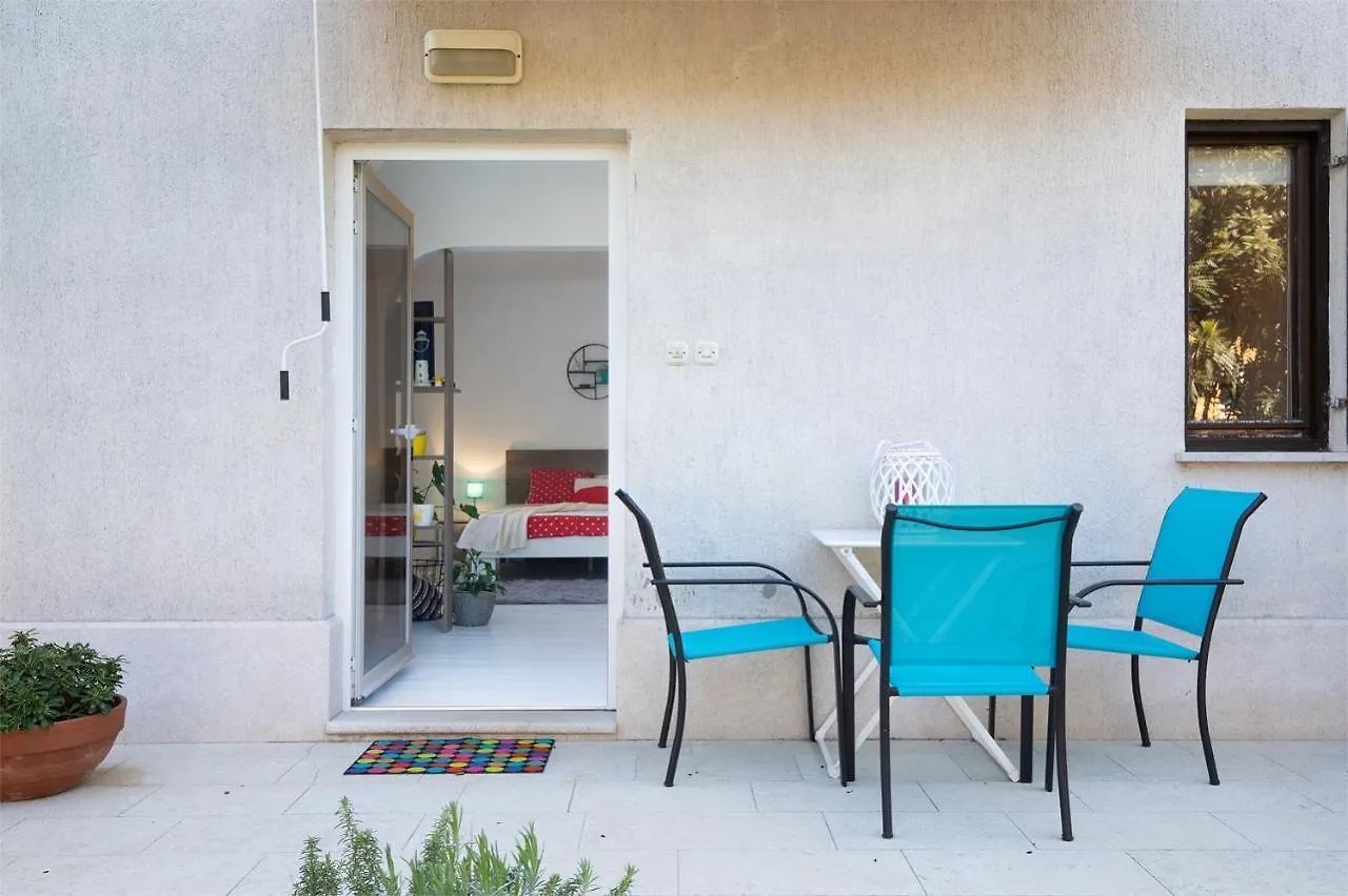 Marina House With Brand New Apartments Pula