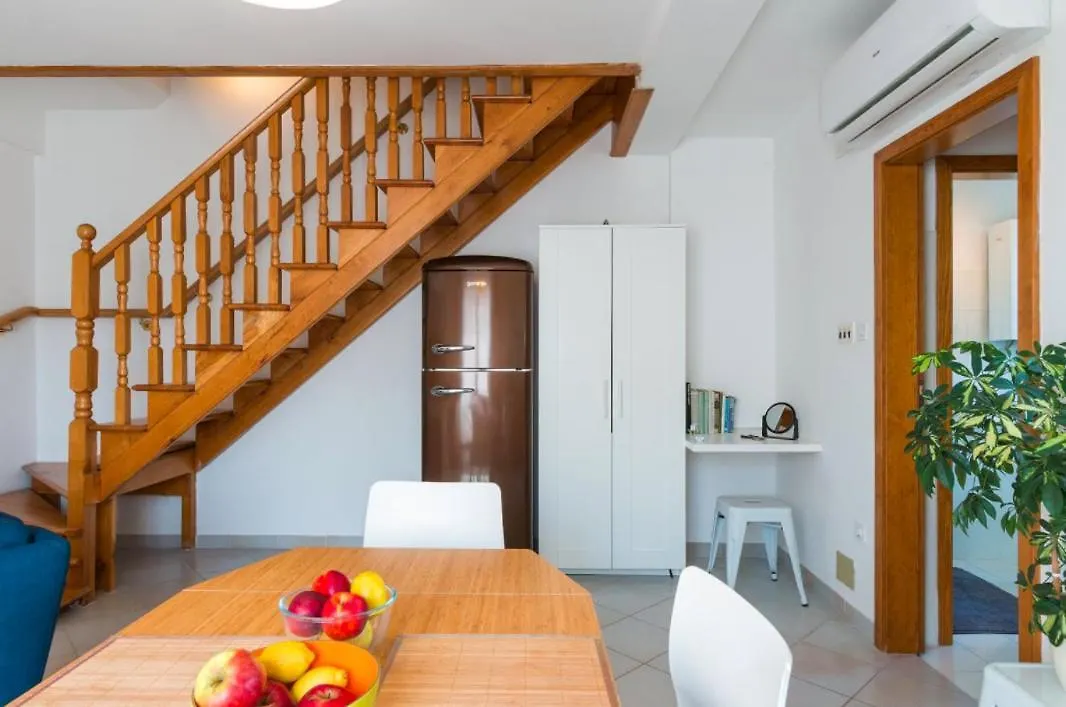 Marina House With Brand New Apartments Pula