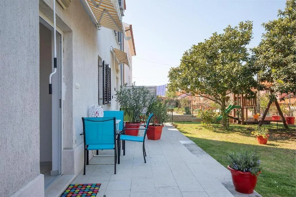 Marina House With Brand New Apartments Pula