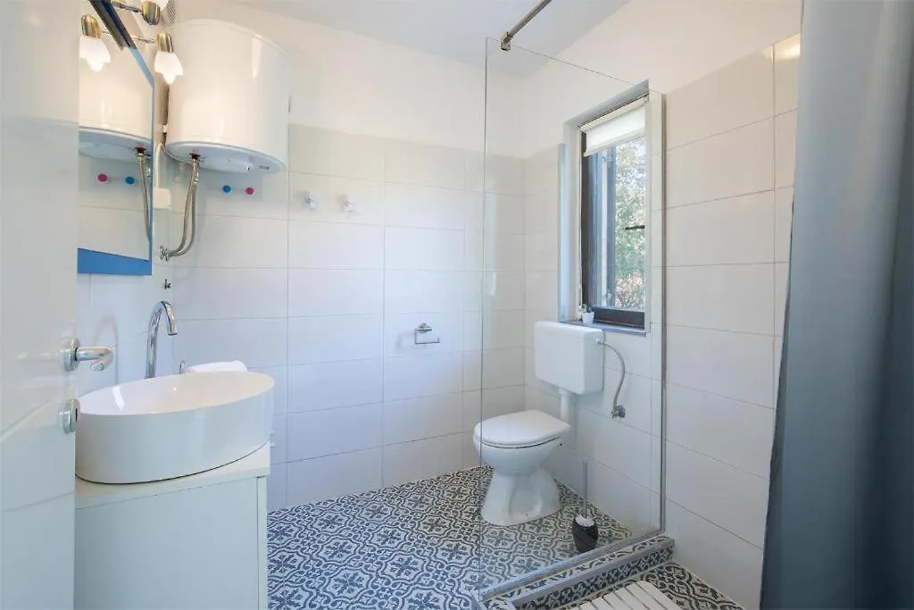 Marina House With Brand New Apartments Pula