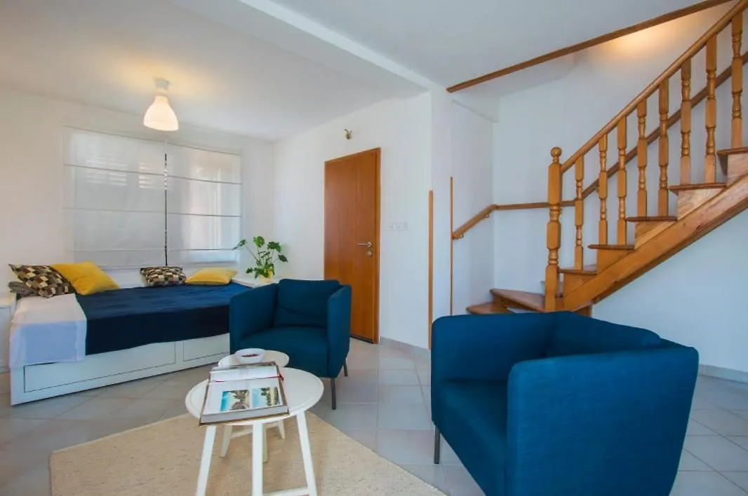 Marina House With Brand New Apartments Pula
