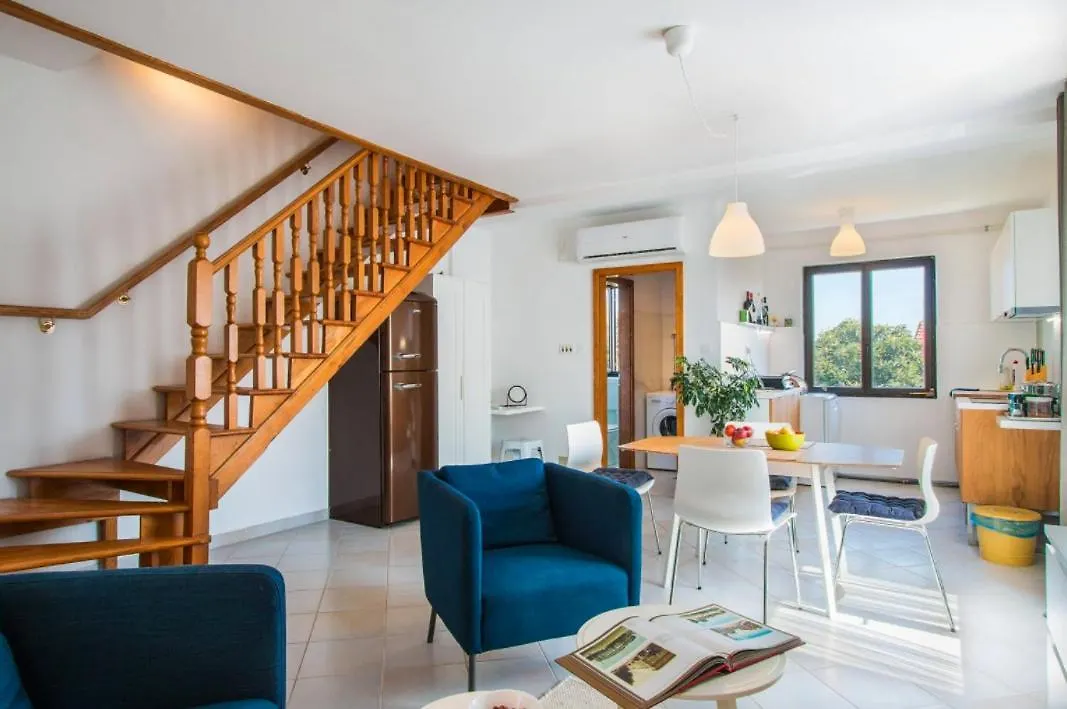 Marina House With Brand New Apartments Pula