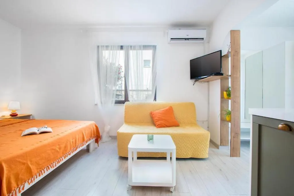 Marina House With Brand New Apartments Pula Croatia
