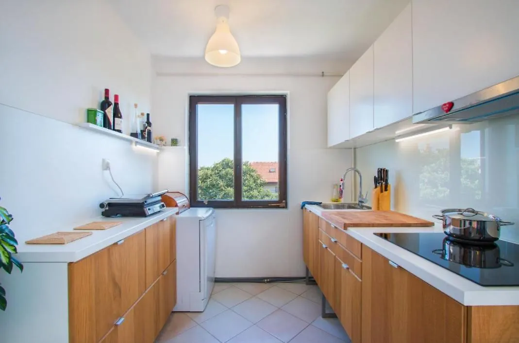 Marina House With Brand New Apartments Pula